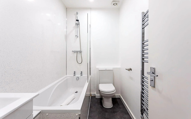 Refurbished St.johns Hill Apartment