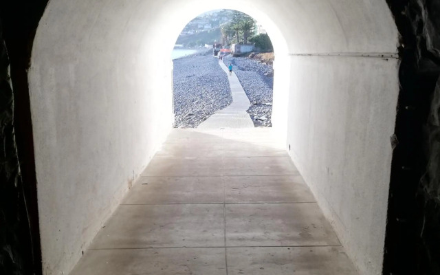 By the Beach & Pool Apartment