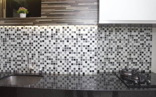 Modern & Contemporary Studio At Beverly Dago Apartment Near Itb