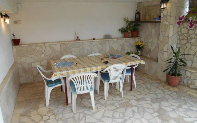 Naki - Terrace & Free Parking - SA1