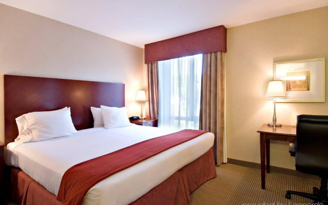Holiday Inn Express & Suites Surrey by IHG