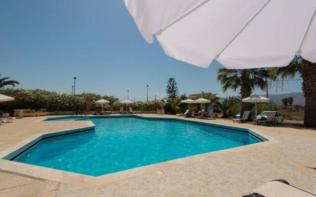 Leonidas Hotel and Studios