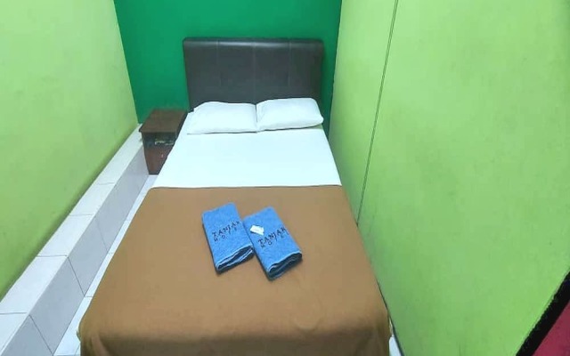 OYO 90937 Tanjak Hotel