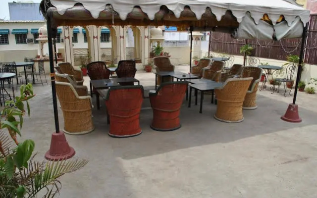 Vinayak Guest House