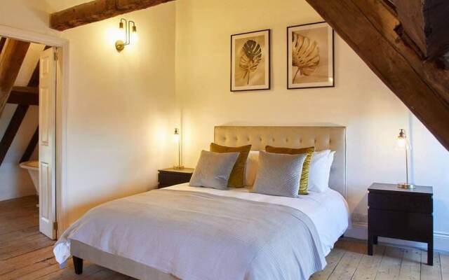 Host Stay The Coach House