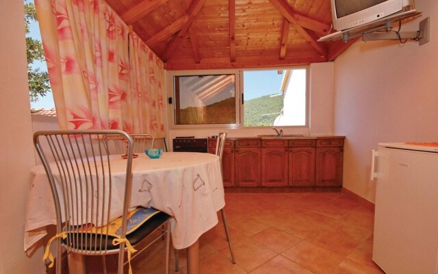 Nice Apartment in Brna With 4 Bedrooms and Wifi