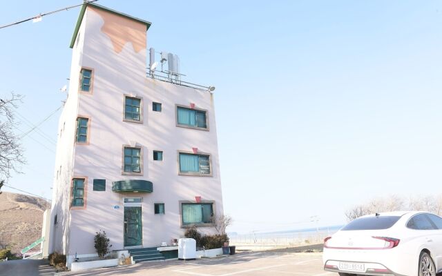 Mangsang Beach Pension