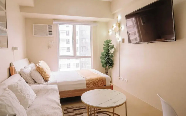 Minimalist Chic City Loft