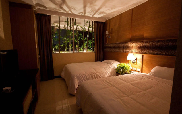 Jun Long Business Hotel