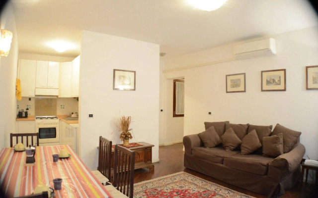 Sunny Venice Apartments