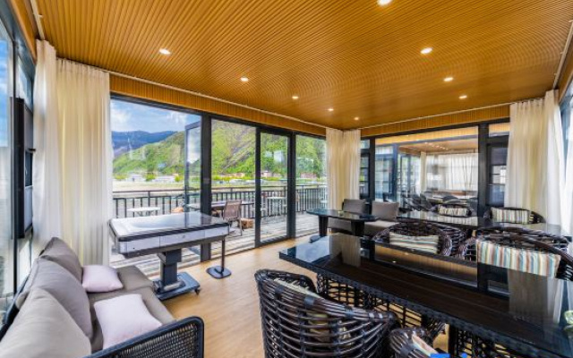 Snow Mountain Mijing Homestay (Xinduqiao Branch) – Balcony – Kangding