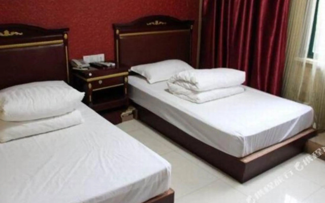 Lanwan Qingxiang Hotel (Fenghuang West Street Yunjin Road Subway Station)