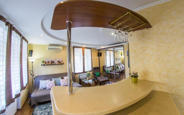 RENT-servis Apartamenty v istoricheskom tsentre Omska na Lermontova