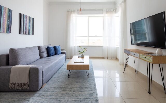 Premier 1BR Apartment in JLT - Sleeps 3!