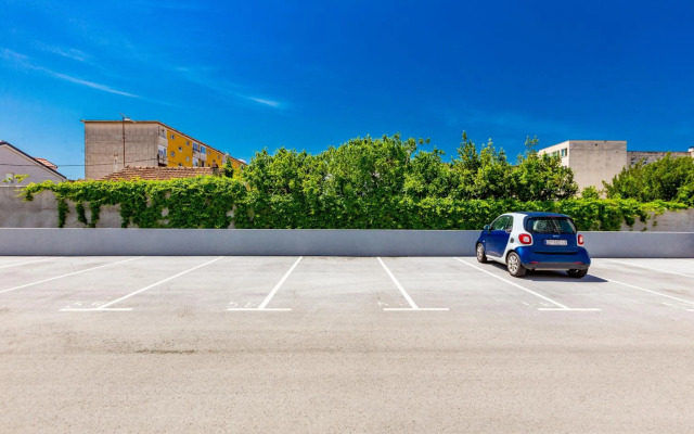 Tiffy studio w private parking