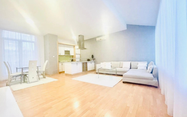 Stan sa divnim pogledom, garažom i terasom