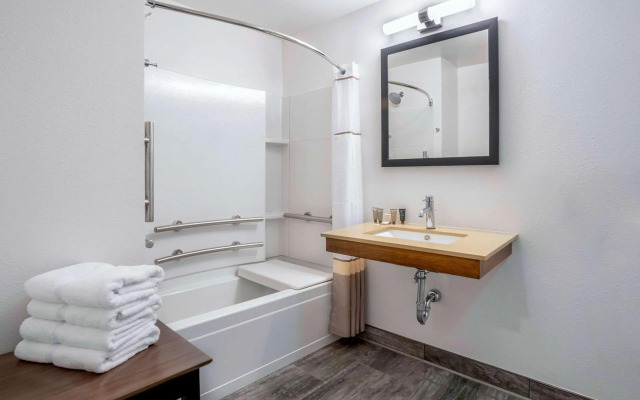 The Riverview Inn & Suites, an Ascend Hotel Collection Member