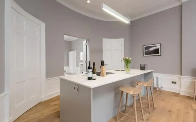 JOIVY Torphichen Street 5 Star Luxury Apartment