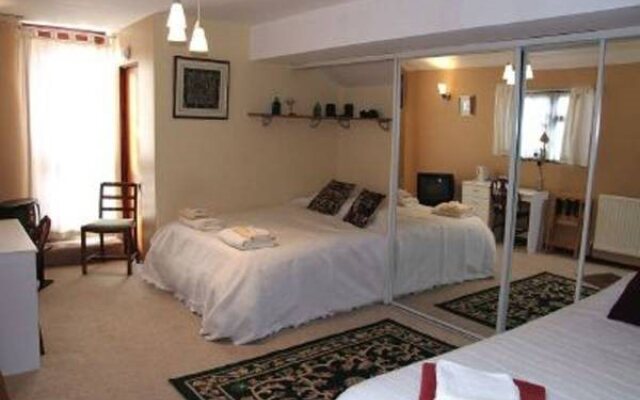 Tudor Court Hotel