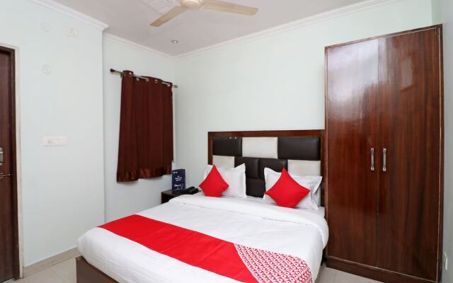 OYO 12062 Paras Guest House