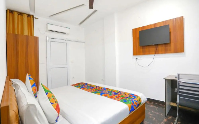 FabHotel The Grand Suite