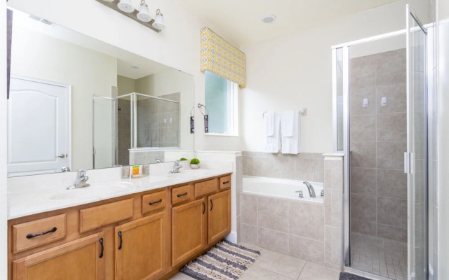 Gorgeous 4Bd with Pool @ 4072 Solterra Resort