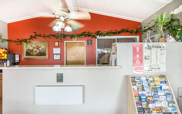 Econo Lodge Inn & Suites Yreka