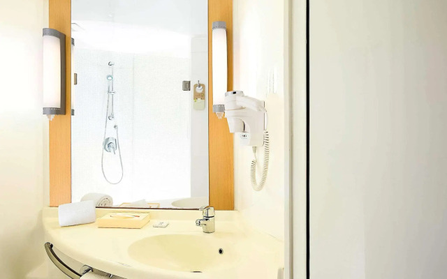 ibis Gurgaon Golf Course Road Hotel