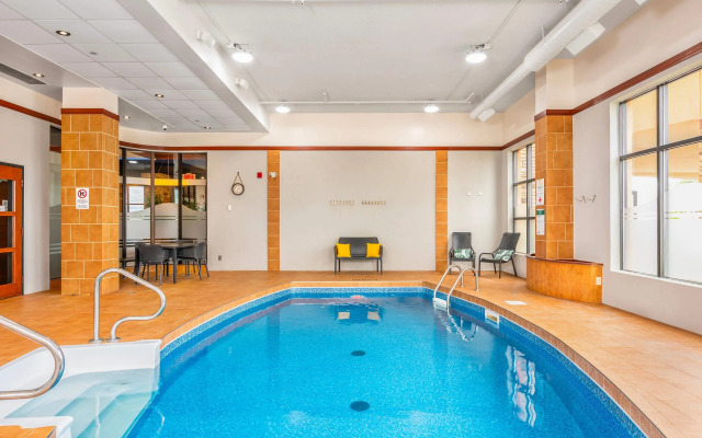 Quality Inn & Suites Levis