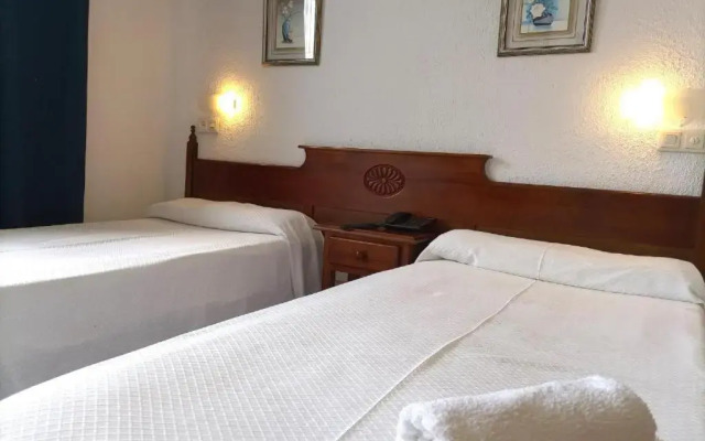 Vintage Hotel Mercedes