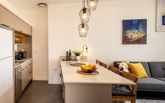 Old Charm & Modern Meets by Sea N' Rent