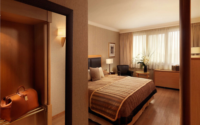 Divani Caravel Hotel