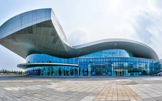 Crowne Plaza Dalian Sports Center, an IHG Hotel