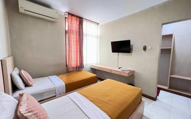 OYO 3819 Hotel Winotosastro
