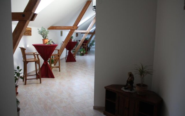 Hotel Lony