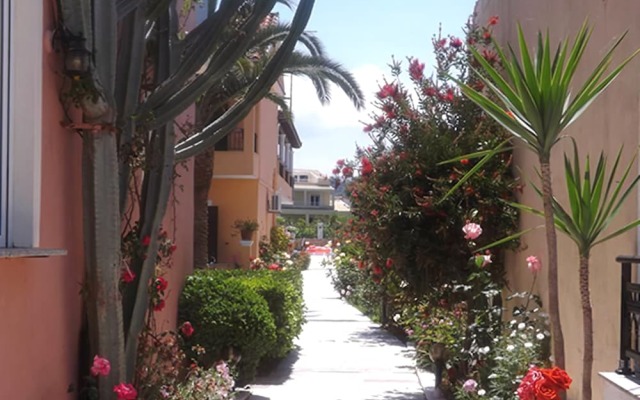 Makis Studios & Apartments