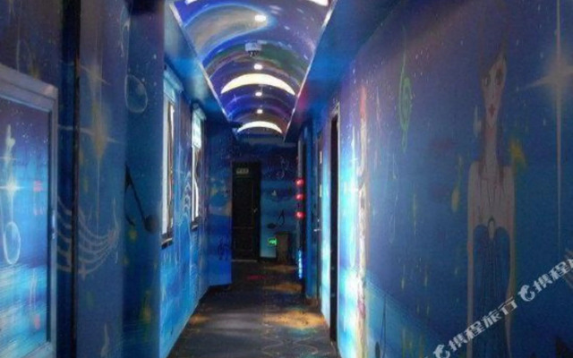Ouli Business Hotel (Shanghai Luohe Hongmei Road Subway Station)