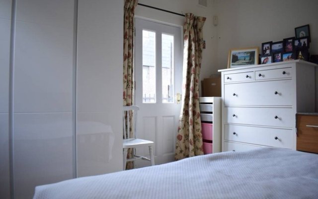 2 Bedroom Maisonette With Roof Terrace Sleeps 4