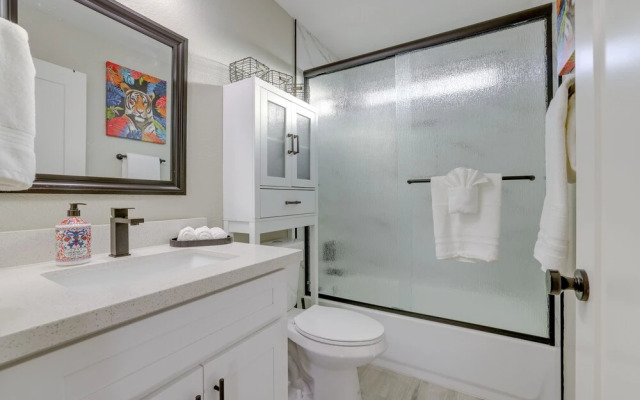 Bright Tempe Home w/ Fenced Backyard!