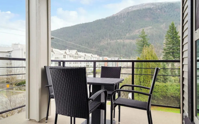 Rooftop Paradise Luxe 2BR  Lake Views