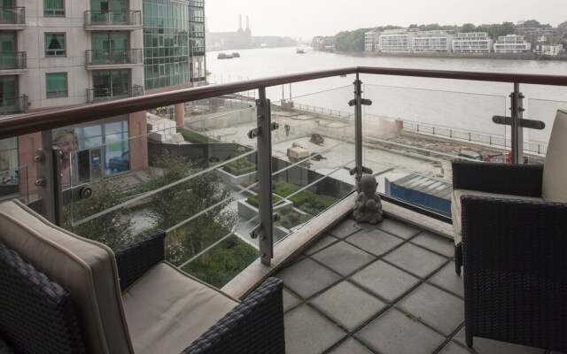 Sublime St. George Wharf Apt. in Vauxhall