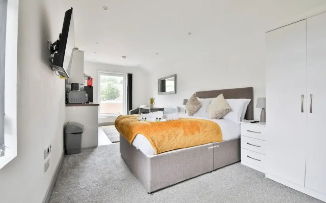 Stunning Studio In Converted Building