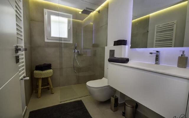 14177- Exquisite villa near beach! Heated pool*