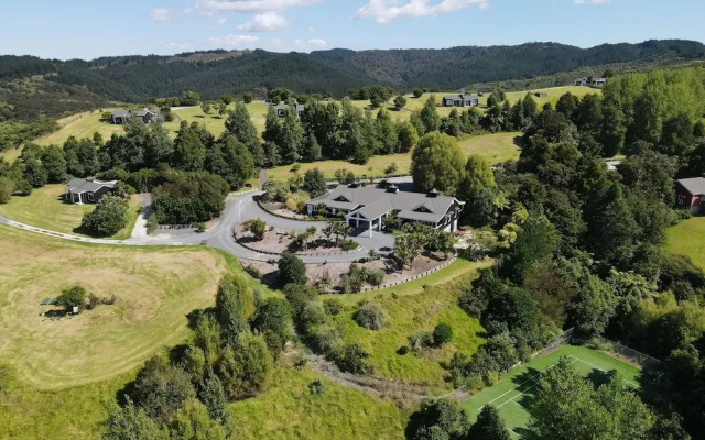 Woodhouse Mountain Lodge