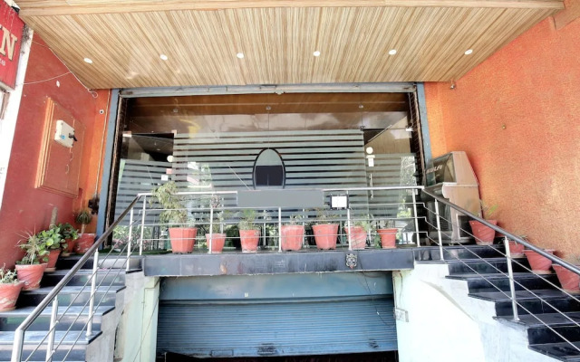 OYO 15523 Hotel JD Inn