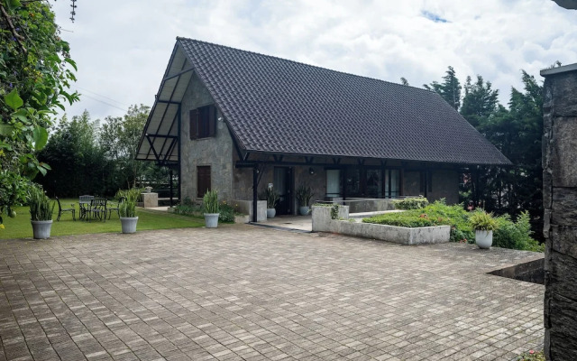 Tathya Hills - Luxe Garden Retreat