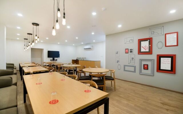 OYO Townhouse 217 The Awadh Airport