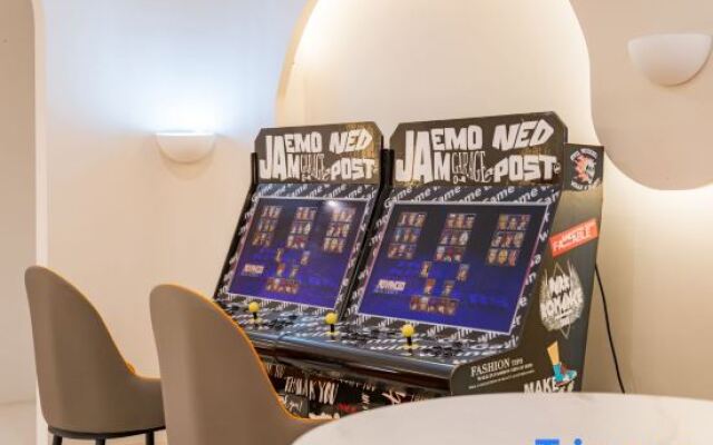 Shanghai Nora Zora Holiday Manor