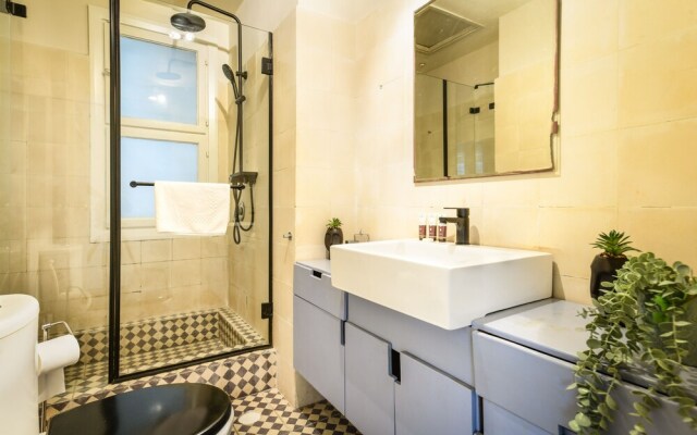 Serene Retreat with Lush Garden by Sea N Rent