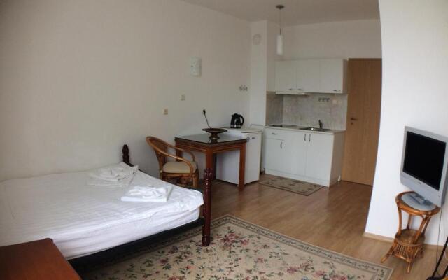 Oasis Suites Apartments and Studios